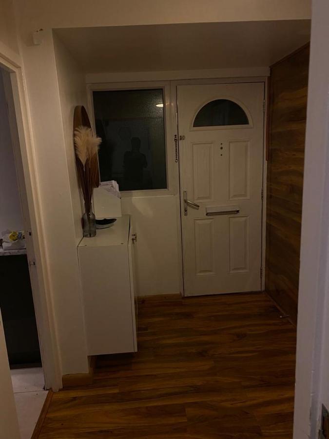 Appartamento A Modern Flat In Southeast Londra Esterno foto