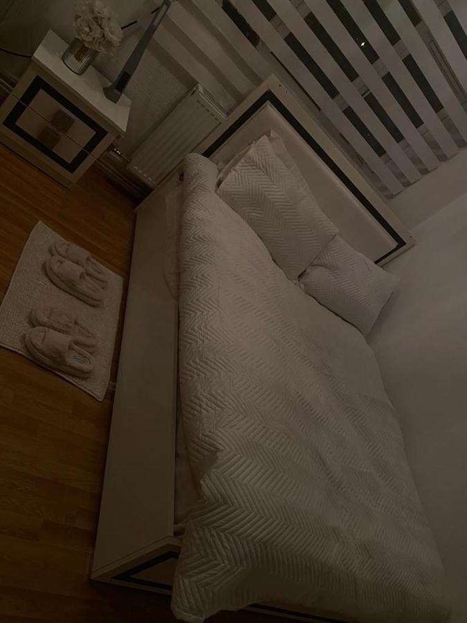 Appartamento A Modern Flat In Southeast Londra Esterno foto