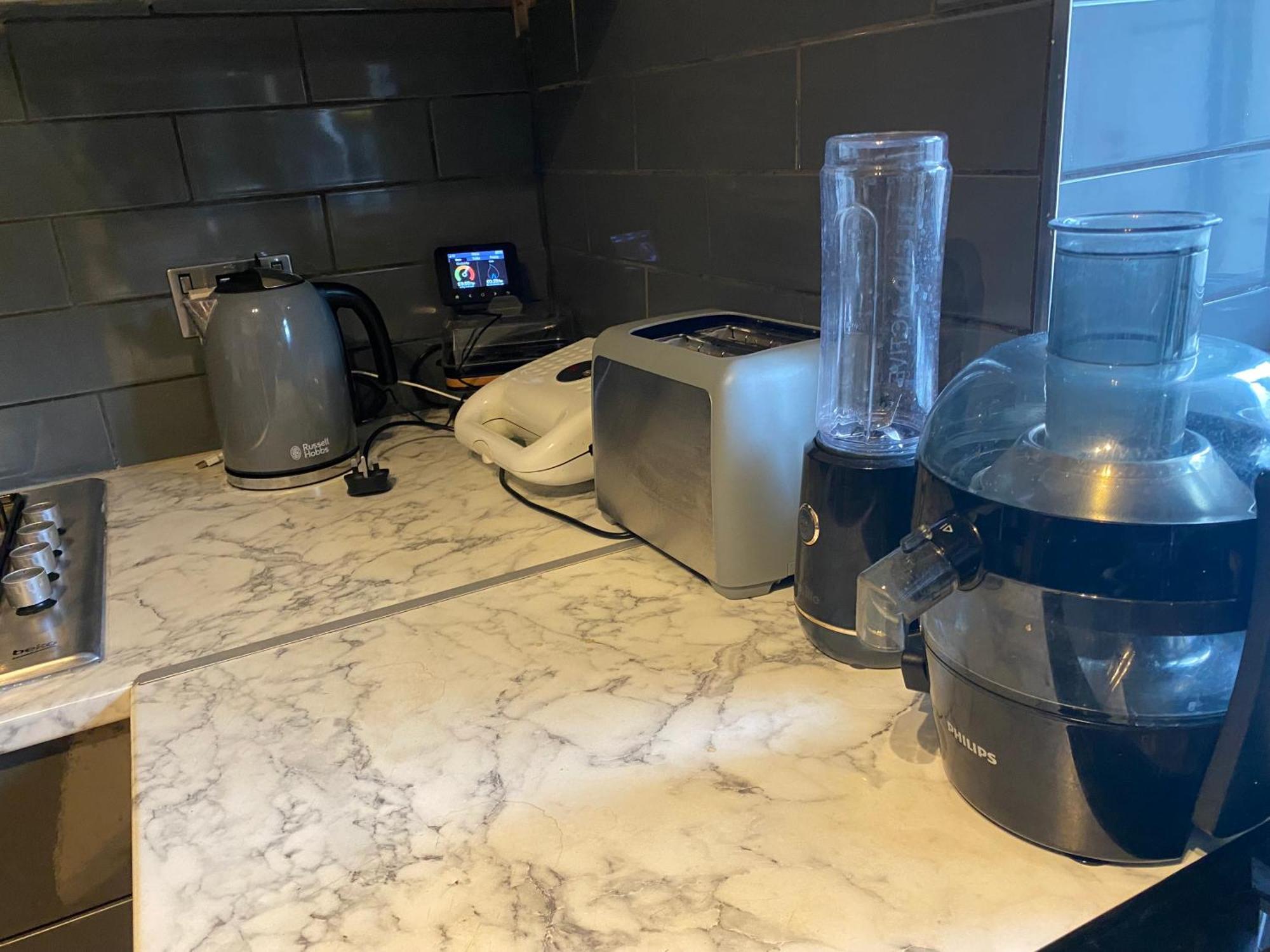 Appartamento A Modern Flat In Southeast Londra Esterno foto